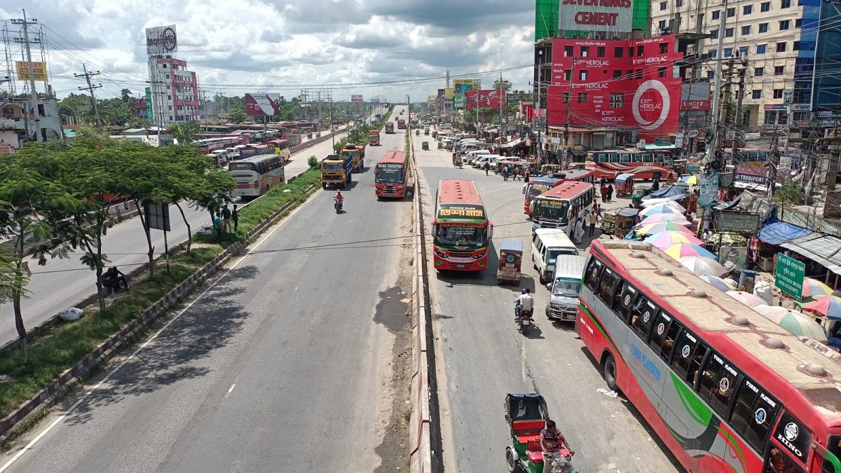 কুমিল্লায় বাস সঙ্কট, বেড়েছে ভাড়া