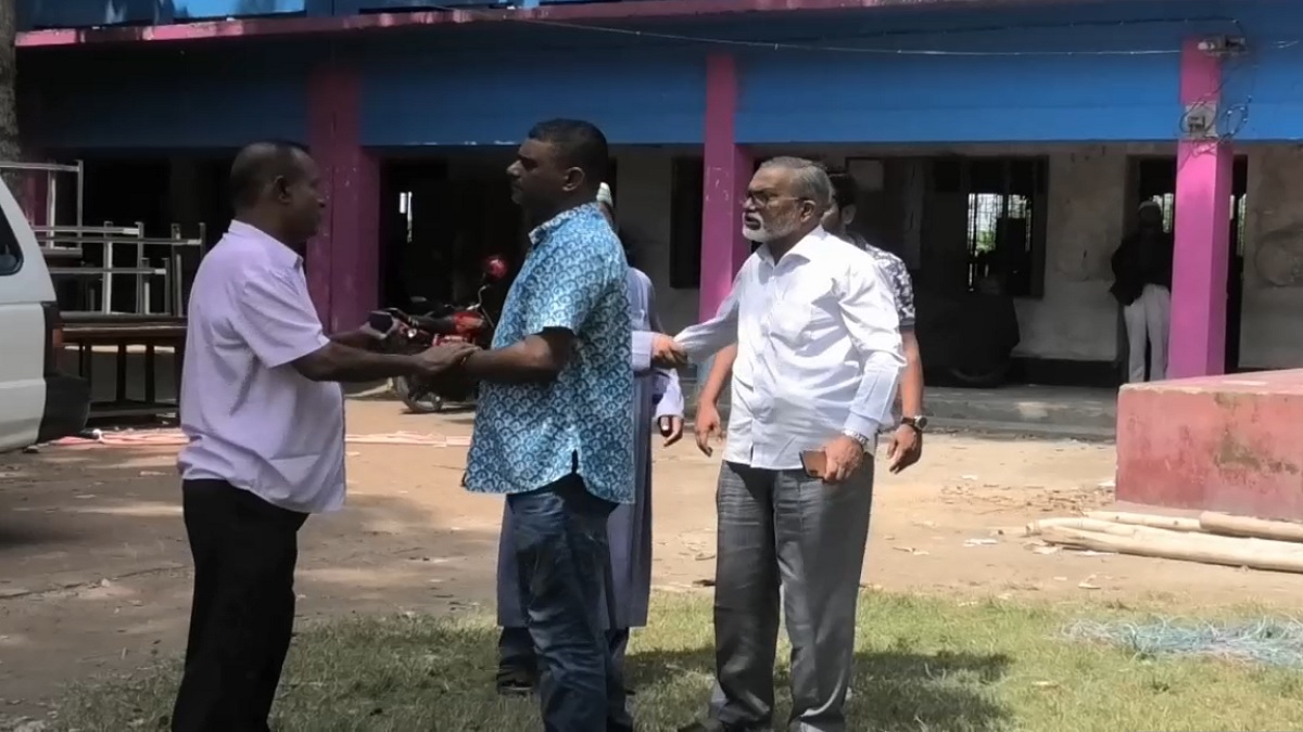 ফরিদপুরে শোক দিবসের আলোচনা সভায় বাধা, আওয়ামী লীগ নেতাকে হেনস্থা করলেন জেলা পরিষদের প্রশাসক