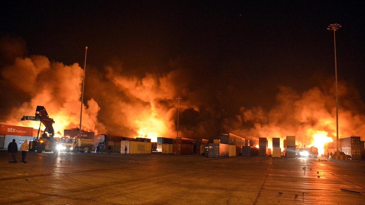 একাধিক সিরিয়ান সামরিক স্থাপনায় ইসরায়েলি মিসাইল আক্রমণ