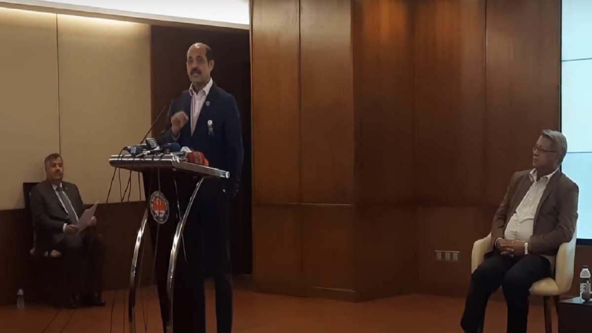 কিউআর কোডযুক্ত ২ লক্ষ রিকশার অনুমোদন দেয়া হবে: মেয়র আতিক