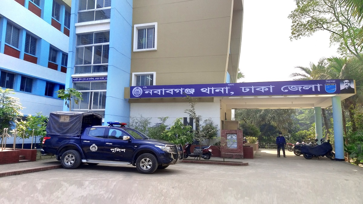 নবাবগঞ্জে বাগানবাড়ির ঝোপ থেকে উদ্ধার যুবকের গলাকাটা লাশ