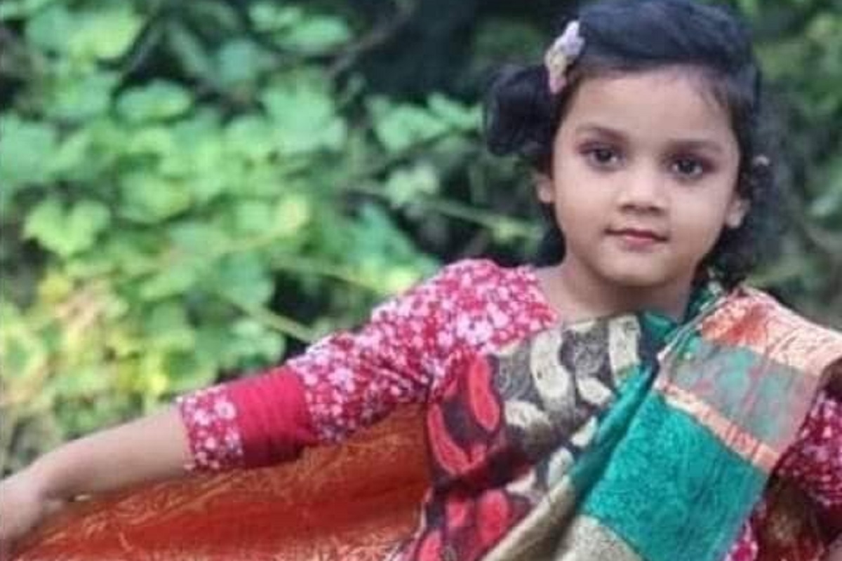 নিজ স্কুলের সামনে মোটরসাইকেল চাপায় শিশুর মৃত্যু