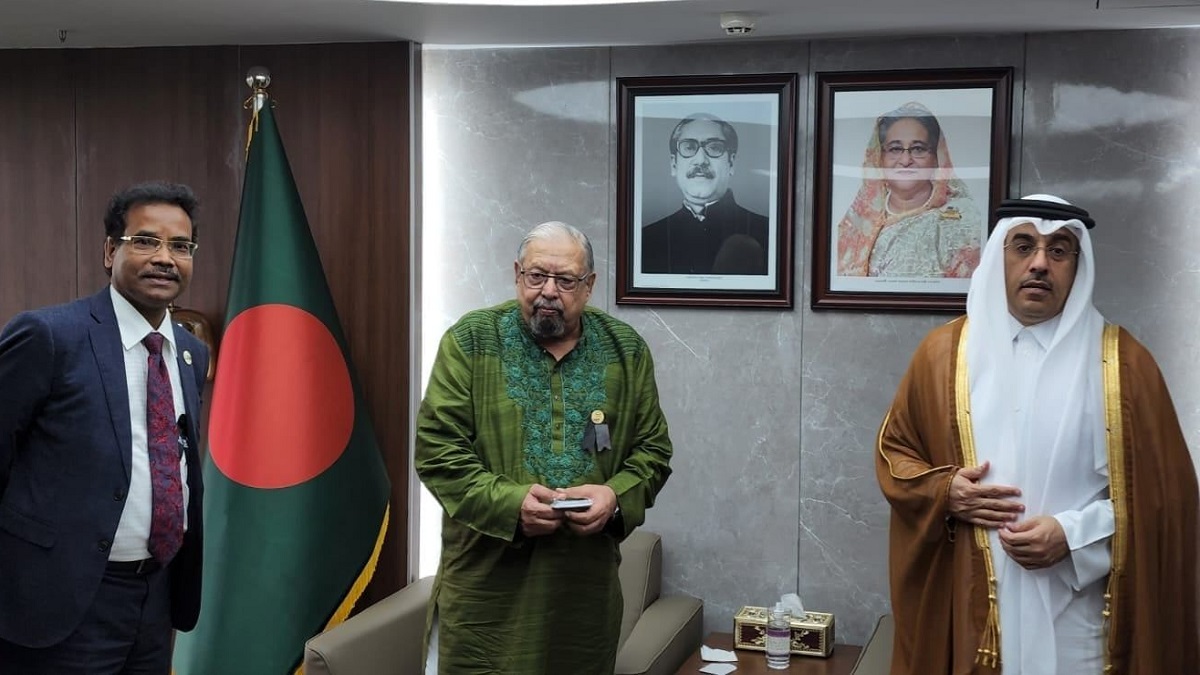 কাতারের শ্রম মন্ত্রীর সাথে প্রবাসী কল্যাণ মন্ত্রীর বৈঠকে যা কথা হলো