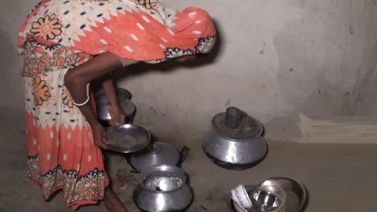 মাড়সহ ভাত, সাথে সামান্য আলুভর্তা, তাও জুটছে না চা শ্রমিকদের