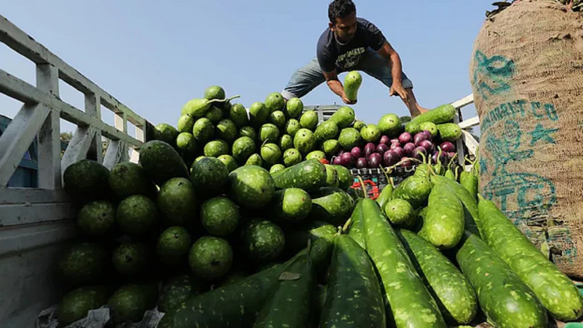 ট্রাকভাড়া বৃদ্ধির প্রভাব পড়েছে নিত্যপণ্যের বাজারে