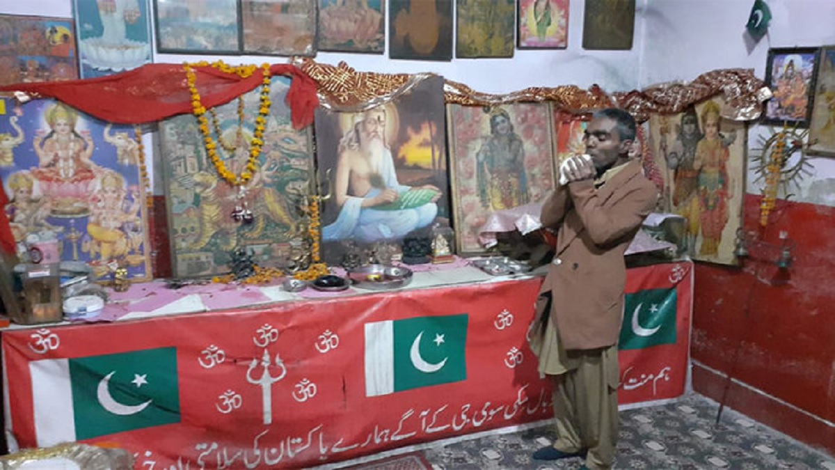 পাকিস্তানে বিশ বছর পর দখলমুক্ত হলো ১২০০ বছরের পুরোনো মন্দির