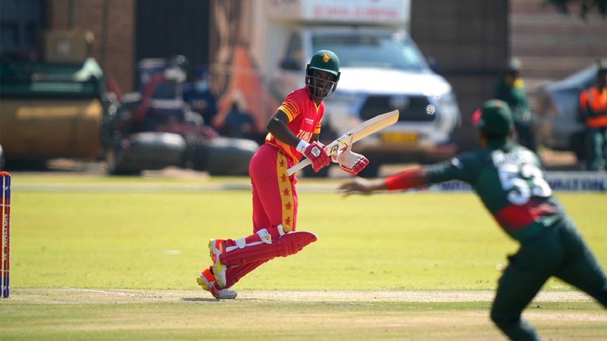 টপ অর্ডারের ৩ উইকেট হারিয়ে চাপে জিম্বাবুয়ে