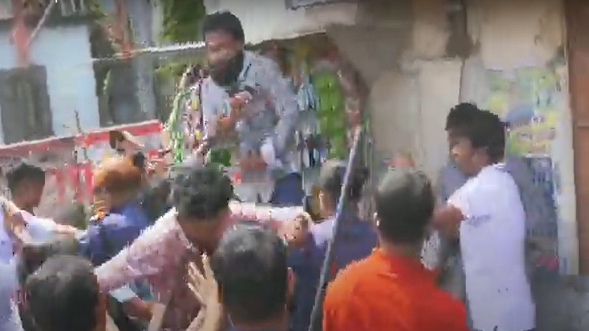 পাথরঘাটায় যুবদলের মিছিলে ছাত্রলীগের হামলা, আহত ১০