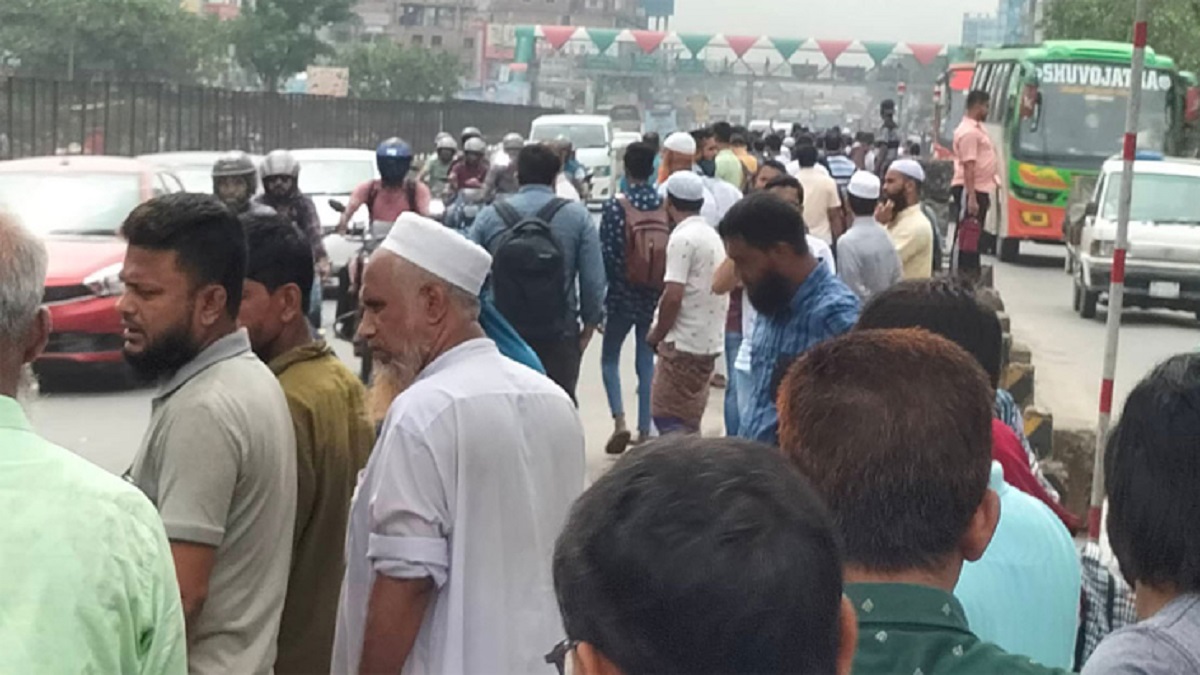 জ্বালানির মূল্যবৃদ্ধি: সকাল থেকেই দেশজুড়ে পরিবহন সঙ্কট, বাড়তি ভাড়া আদায়ের অভিযোগ