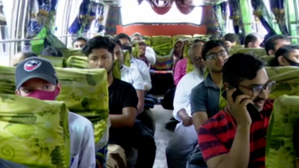 রাজধানীতে ভাড়া নিয়ে বাসে বাসে তর্ক-বিতর্ক