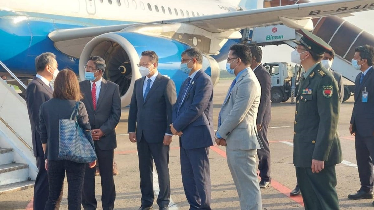 ঢাকায় এসেছেন চীনের পররাষ্ট্রমন্ত্রী