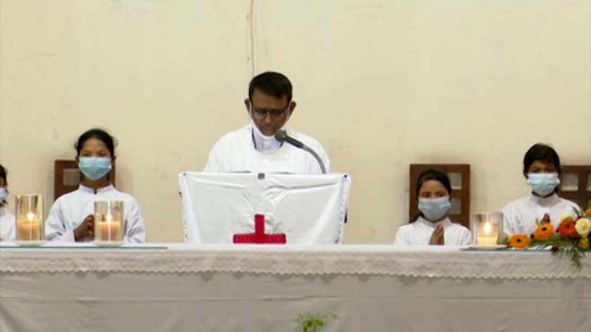 মন্দির ও চার্চে বিশেষ প্রার্থনায় বঙ্গবন্ধুসহ ১৫ আগস্টে শহীদদের স্মরণ