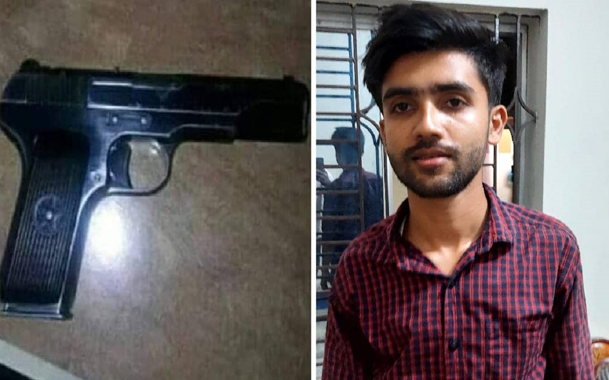 ফেসবুকে পিস্তলের ছবি আপলোড দিয়ে আটক কলেজছাত্র
