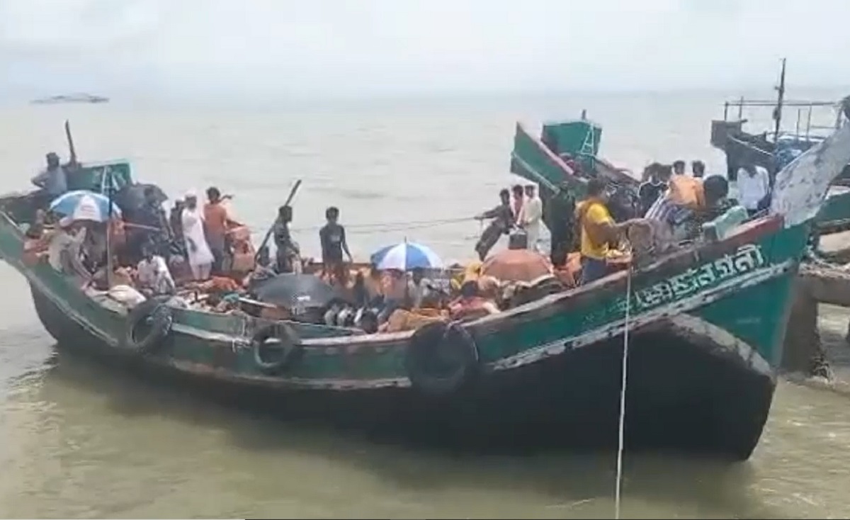 কক্সবাজারে আবহাওয়ার উন্নতি, সেন্টমার্টিনের সাথে নৌ চলাচল শুরু