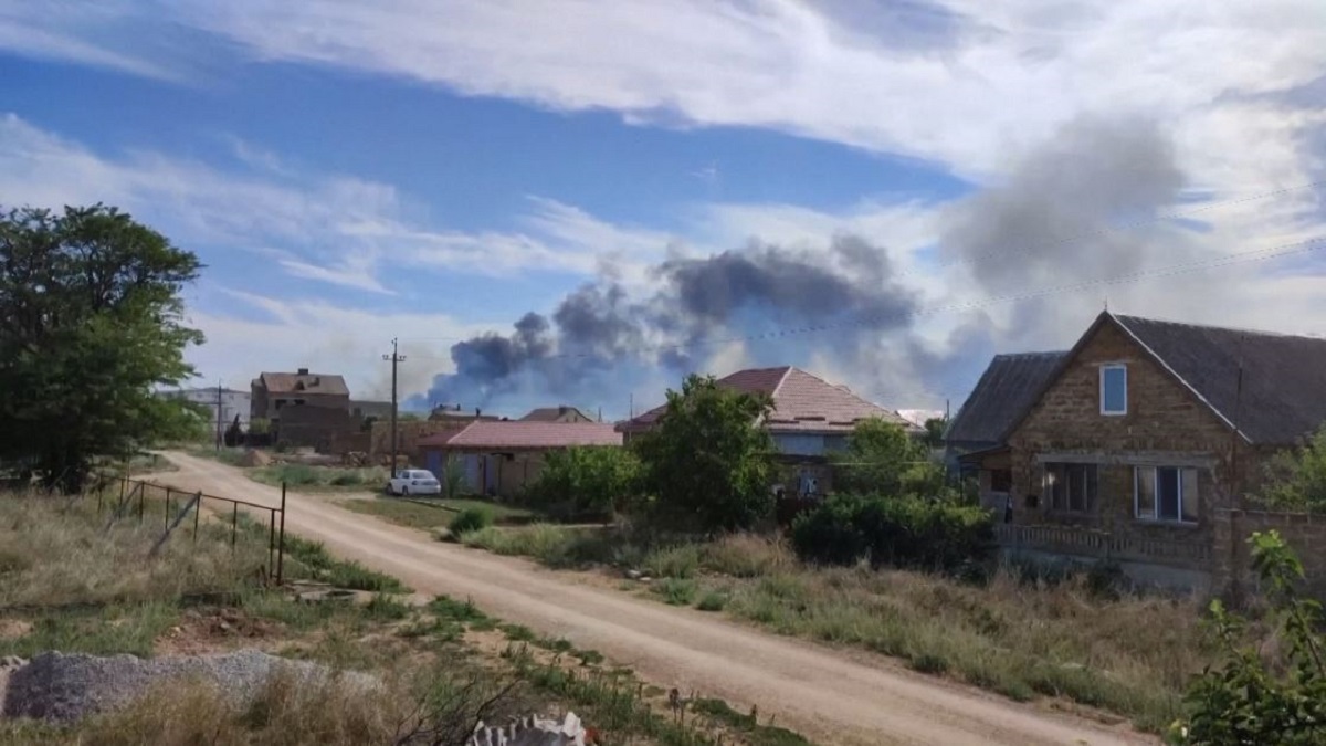 ক্রাইমিয়ার বিমানঘাঁটিতে বিস্ফোরণ