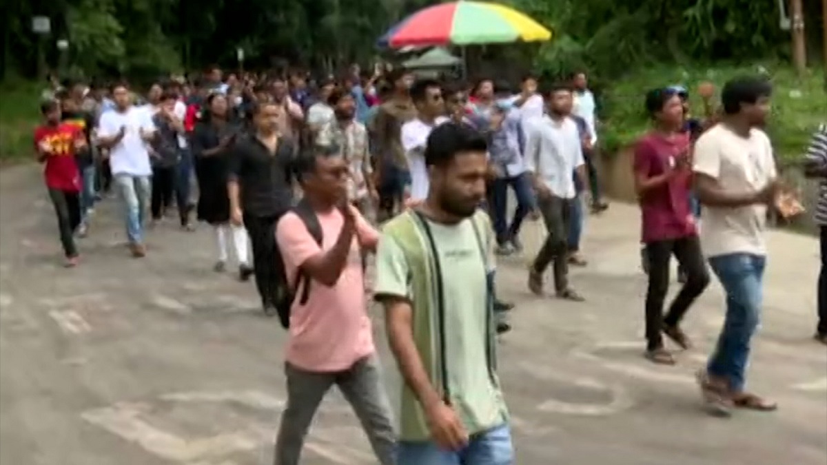 নওফেলের আশ্বাসে চবিতে ছাত্রলীগের পদবঞ্চিতদের আন্দোলন সাময়িক স্থগিত