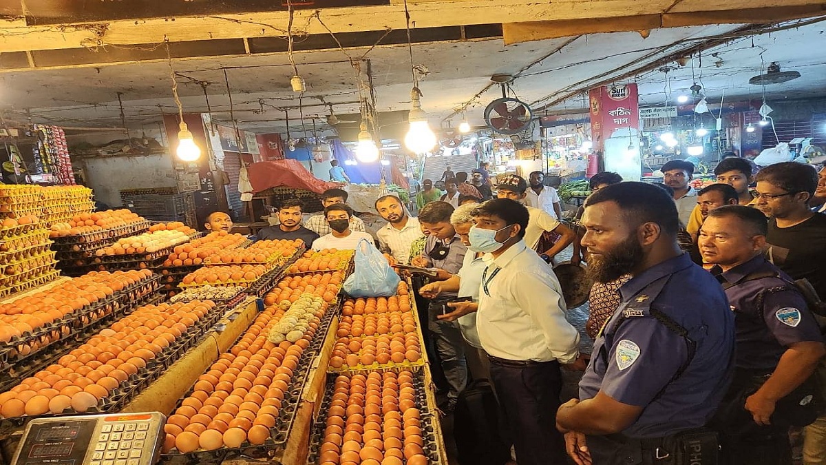 কুমিল্লায় ডিমের বাজারে অভিযান, ৫ প্রতিষ্ঠানকে জরিমানা