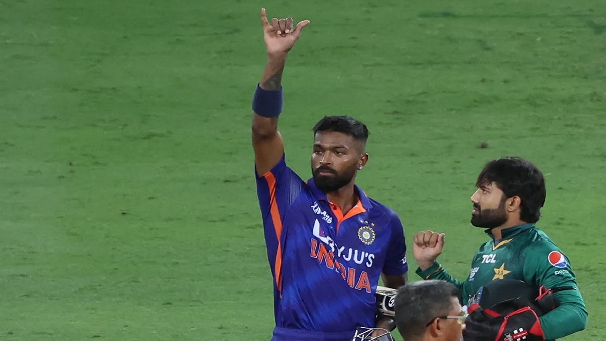 হার্দিক পান্ডিয়া: ধোনির স্নায়ু নিয়ে মাঠ মাতাচ্ছেন যে ফাস্ট বোলার