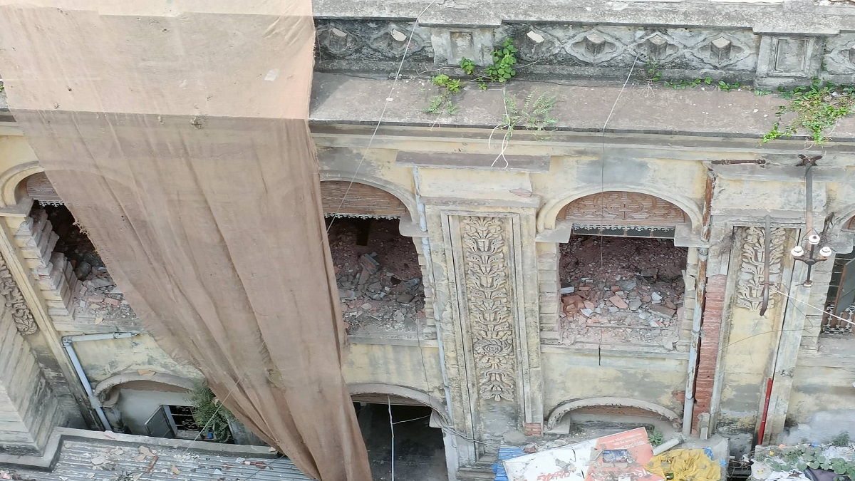 রাজধানীতে ঐতিহ্যবাহী ভবন ভাঙার অভিযোগ