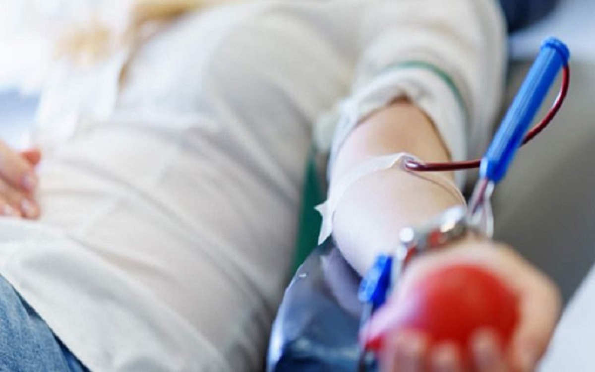 ভালোবাসার প্রমাণ দিতে এইডস আক্রান্ত প্রেমিকের রক্ত নিজের শরীরে নিলো কিশোরী