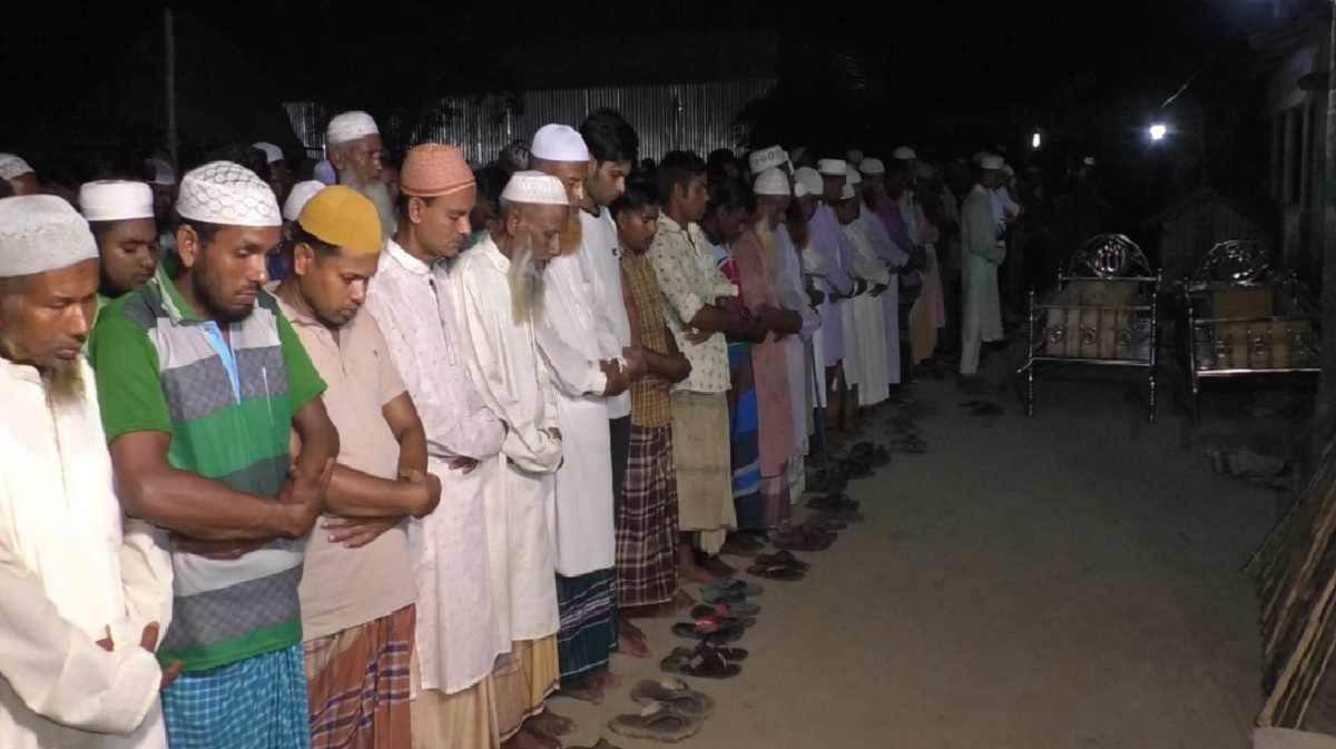 উত্তরায় গার্ডার পড়ে নিহত ৪ জনের দাফন জামালপুরে সম্পন্ন