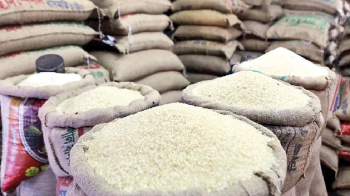 কারওয়ান বাজারে চালের আড়তে খাদ্য মন্ত্রণালয়ের অভিযান