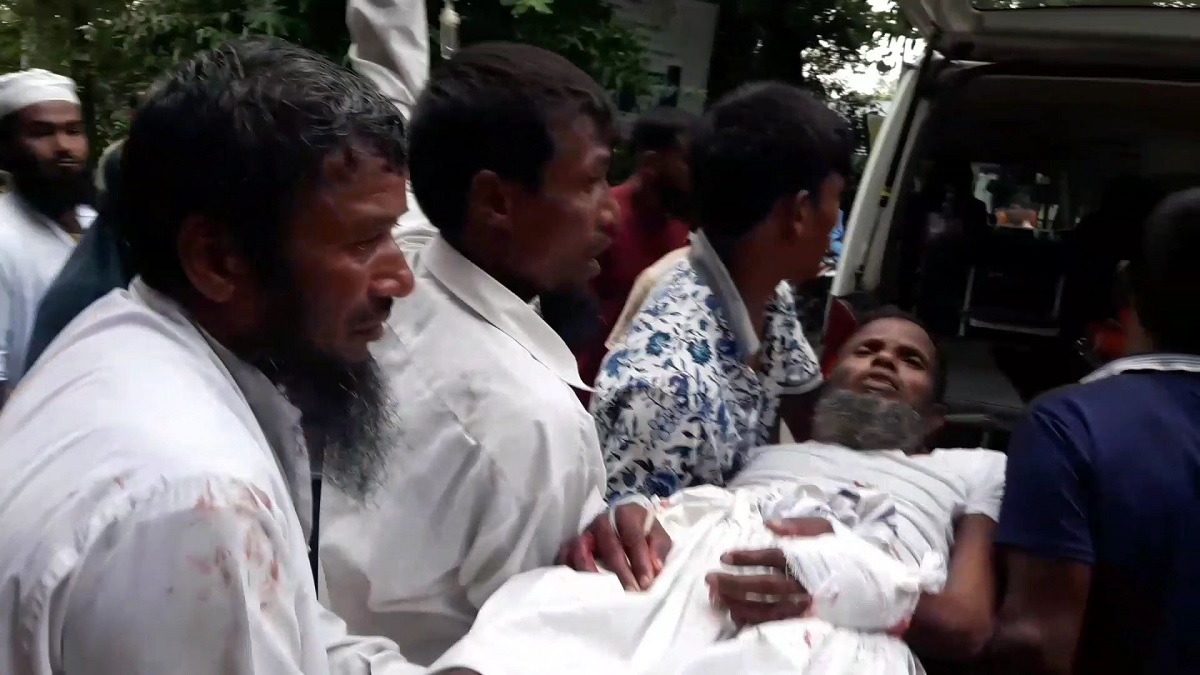 আদালত থেকে জামিন নিয়ে বাড়ি যাওয়ার পথে আসামিকে কুপিয়ে জখম