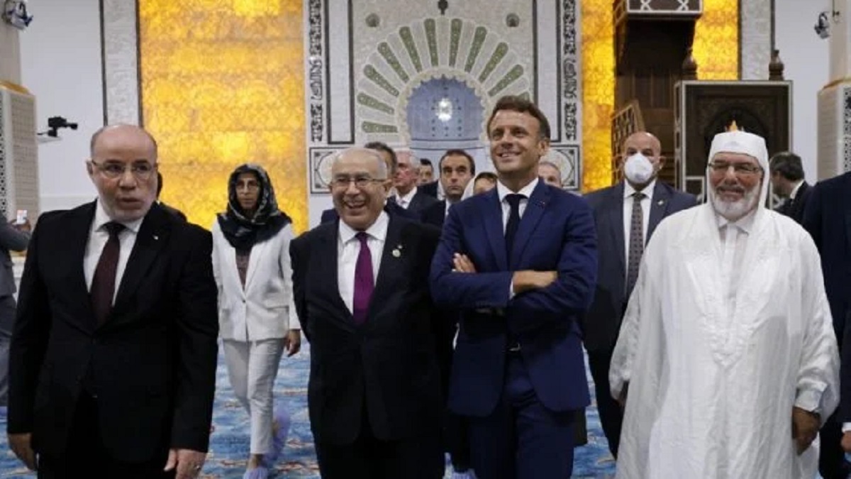 আলজেরিয়ার বিখ্যাত আলজিয়ার্স মসজিদ ভ্রমণ করেছেন ম্যাকরন