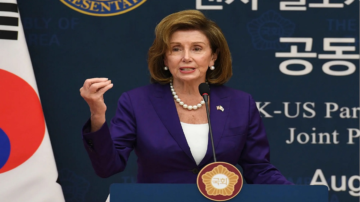 ন্যান্সি পেলোসিকে অপমানের অভিযোগ