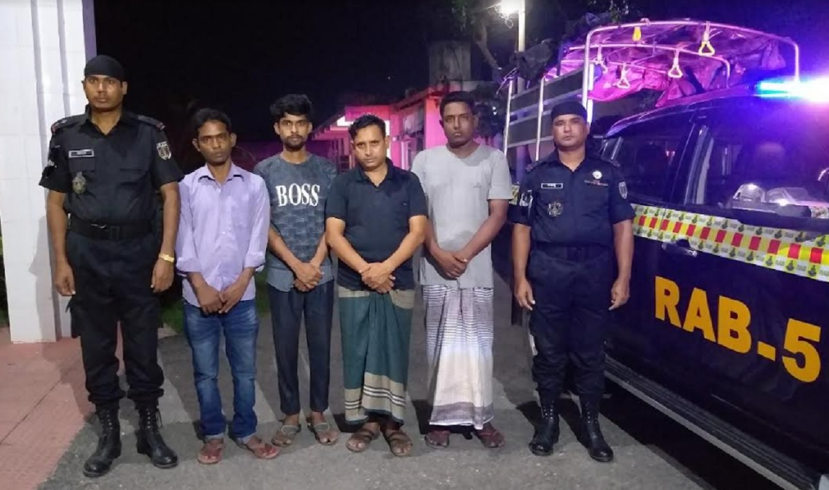 নাটোরে পর্নো ভিডিও সংরক্ষণ ও বিক্রির অভিযোগে গ্রেফতার ৪