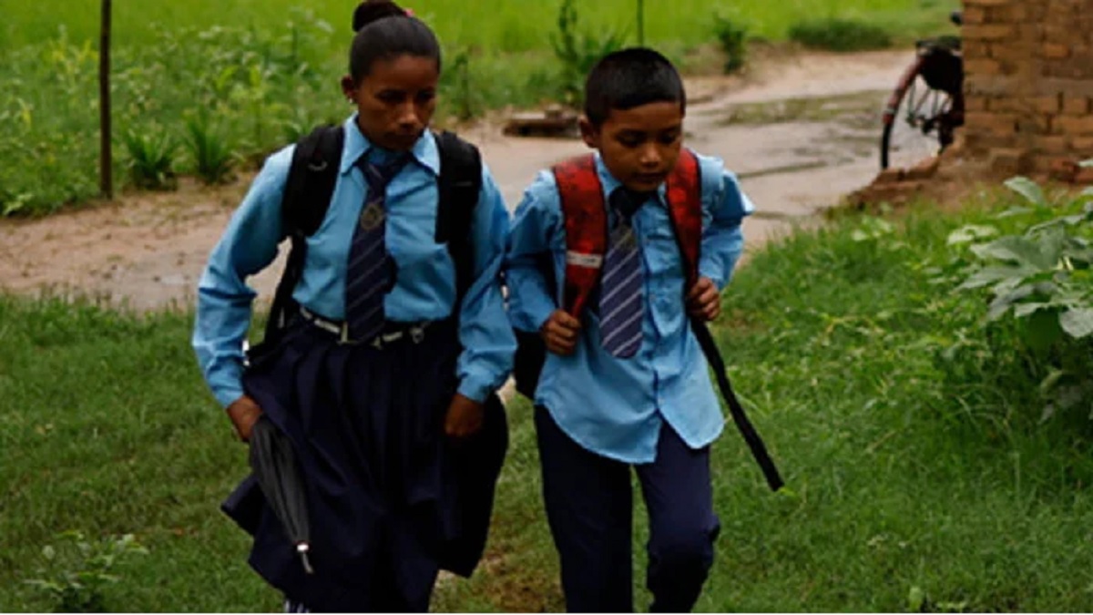 নেপালে ছেলের সাথে একই স্কুলে পড়ছেন মা