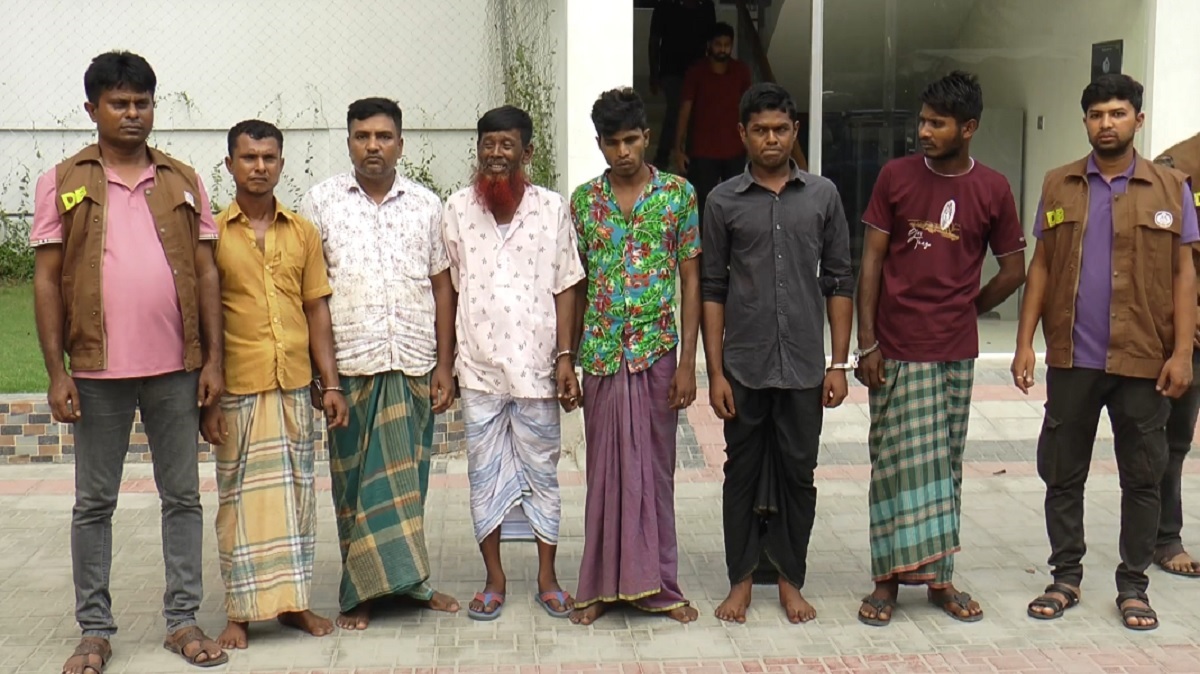 নরসিংদীতে ডাকাতির প্রস্তুতিকালে অস্ত্রসহ গ্রেফতার ৬