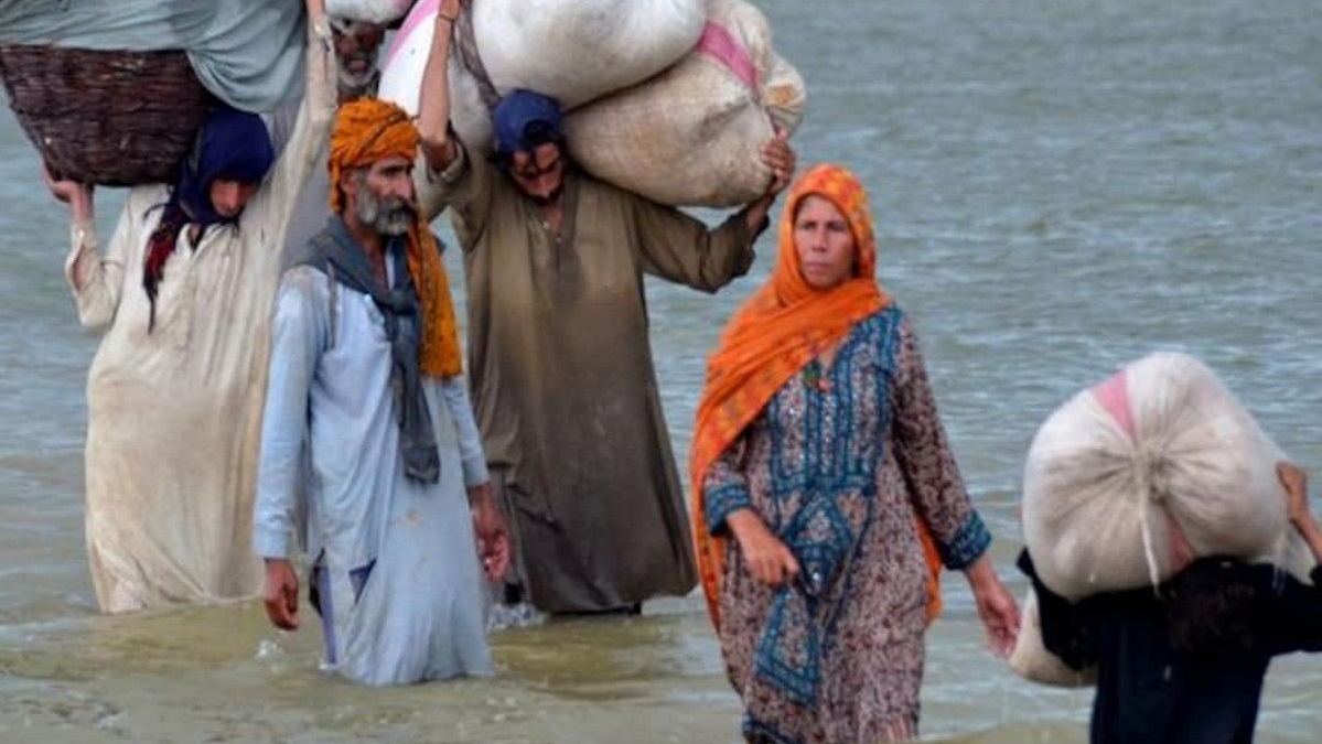 পাকিস্তানে প্রলয়ঙ্করী বন্যায় নিহত প্রায় ১ হাজার, ঐক্যবদ্ধ থাকার আহ্বান শাহবাজের