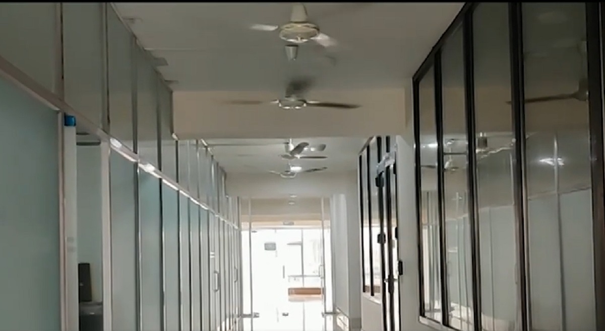 খোদ পল্লী বিদ্যুতায়ন বোর্ডেই বিদ্যুতের অপচয়! (ভিডিও)