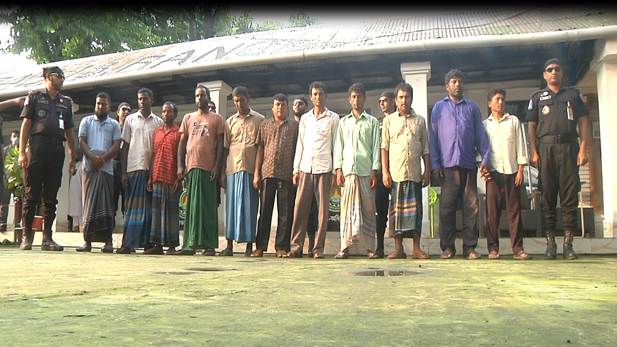 রংপুরে আন্তঃজেলা ডাকাত দলের ১১ সদস্য গ্রেফতার
