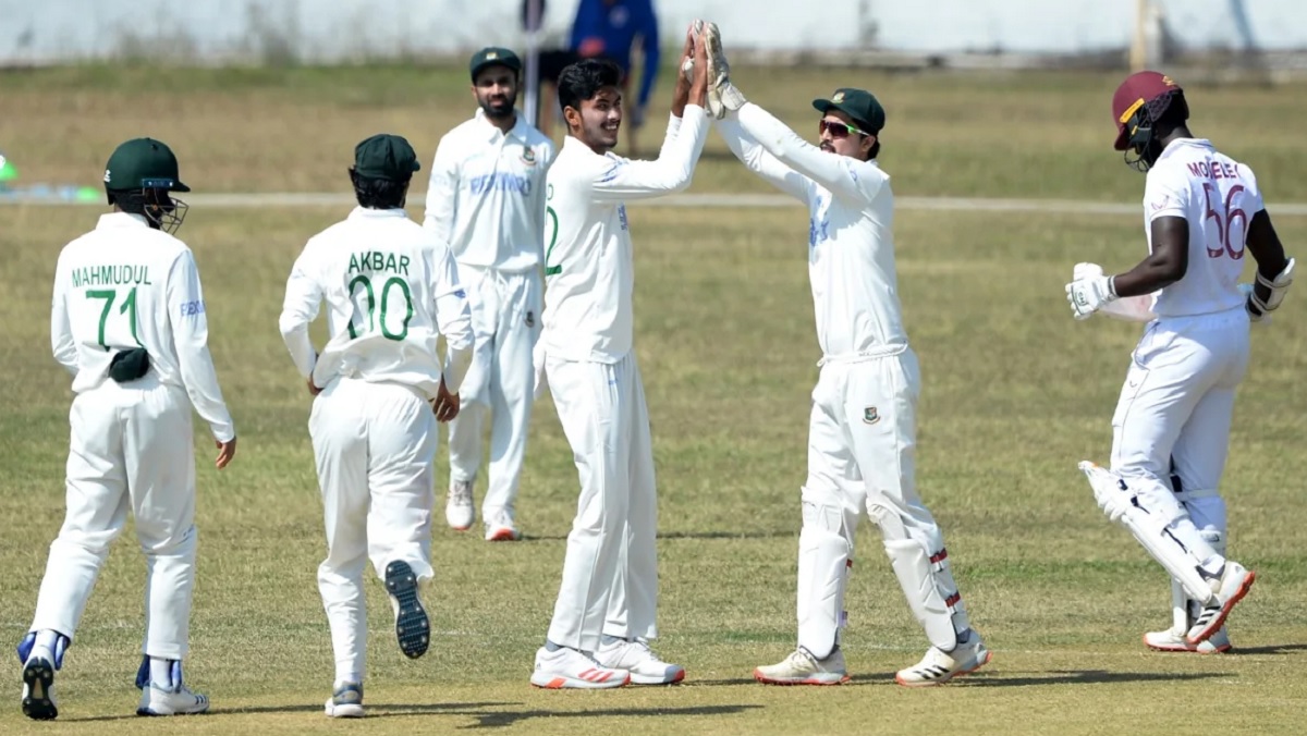 টাইগারদের সাথে যোগ দিতে দুবাই যাচ্ছেন লেগস্পিনার রিশাদ