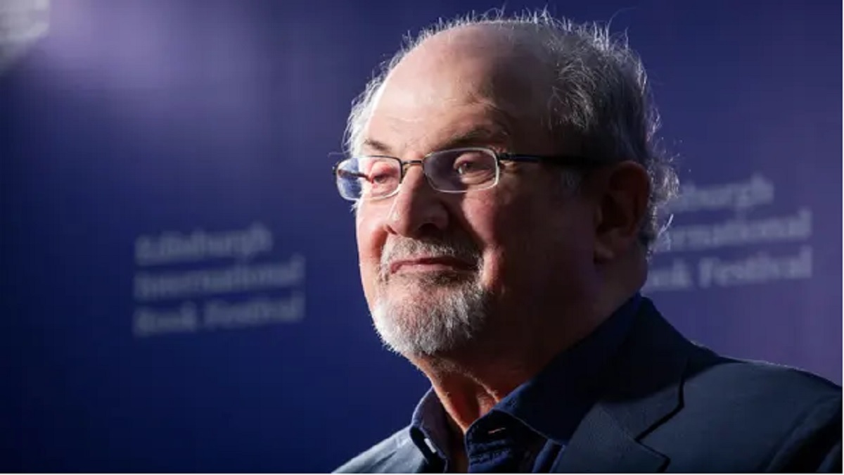 সালমান রুশদির শারীরিক অবস্থার উন্নতি, বলছেন কথা