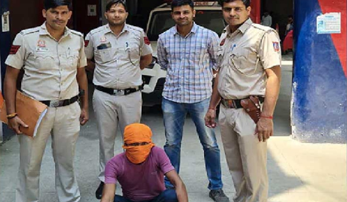 মদ পানে বাধা দেয়ায় বাড়ির মালিককে খুন করে সেলফি তুললো ভাড়াটে!