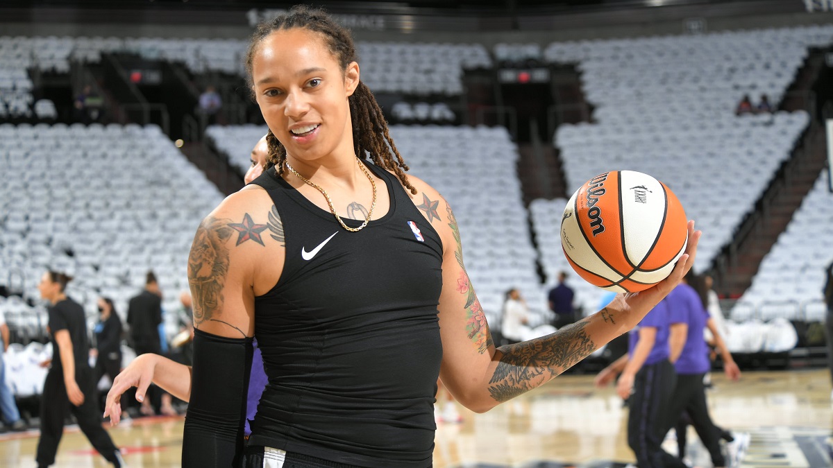 রাশিয়ায় ১০ বছরের জেল হতে পারে মার্কিন বাস্কেটবল খেলোয়াড়ের