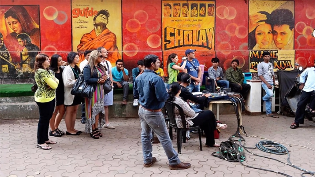 বিদেশিদের দাপটে বলিউডে কাজ হারাচ্ছেন ভারতীয়রা, কলাকুশলীদের ক্ষোভ