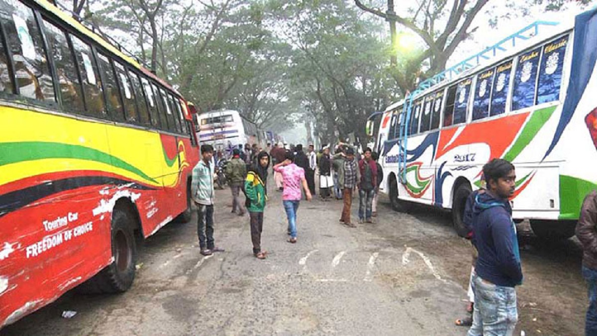 ২ ঘণ্টা বন্ধ থাকার পর ঝালকাঠি থেকে ৬ রুটের বাস চলাচল স্বাভাবিক