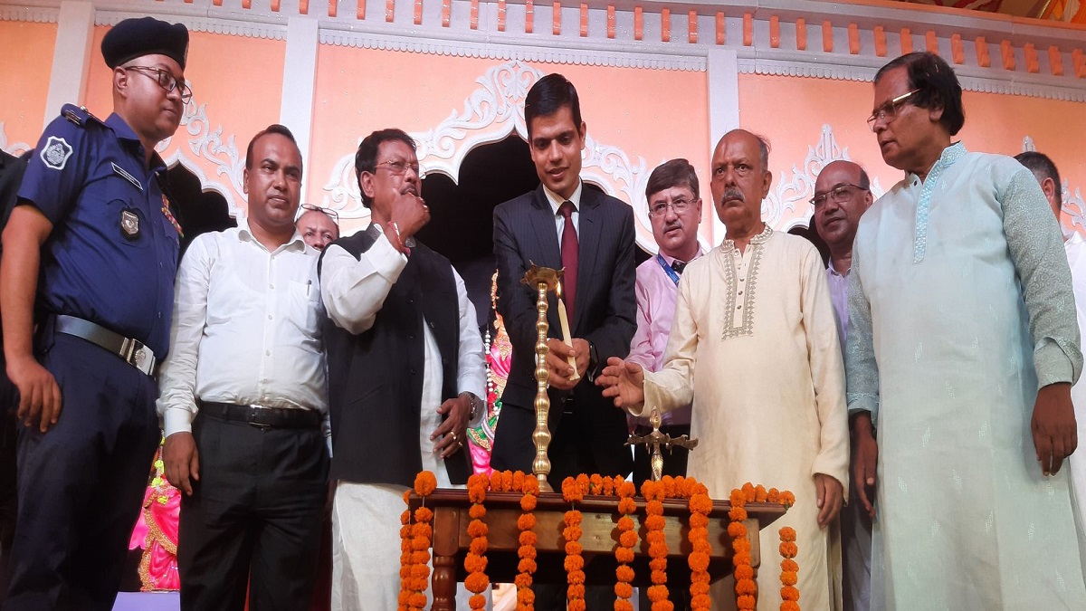 লালমনিরহাটে একই আঙ্গিনায় মসজিদ ও মন্দির দেখে অভিভূত নেপালের রাষ্ট্রদূত