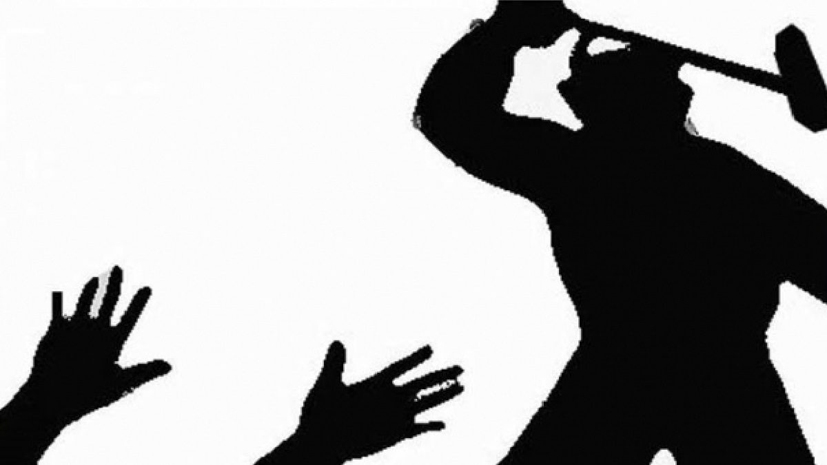 জমি লিখে না দেয়ায় বৃদ্ধ বাবাকে হাতুড়ি দিয়ে পিটিয়ে হত্যা