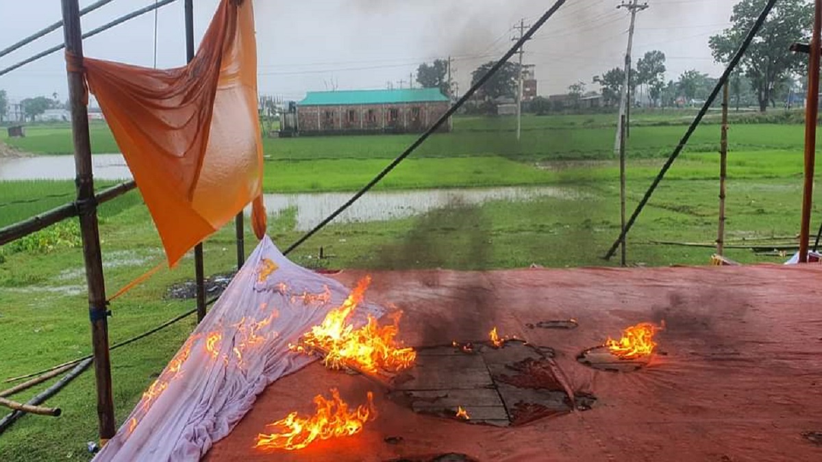 বারহাট্টায় বিএনপির সম্মেলন মঞ্চে হামলা ও অগ্নিসংযোগ, অনুষ্ঠান পণ্ড