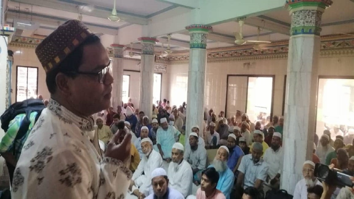 গুজবে কান না দিয়ে সাম্প্রদায়িক সম্প্রীতি বজায় রাখুন: জুমার বক্তব্যে নোয়াখালীর পুলিশ সুপার