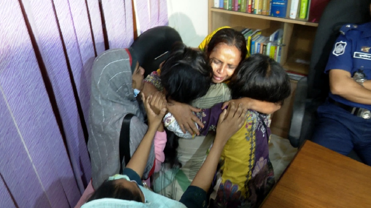 ওষুধ, ওড়না এমনকি সাথে থাকা আয়নাটিও অক্ষত পাওয়া যায় রহিমার কাছে