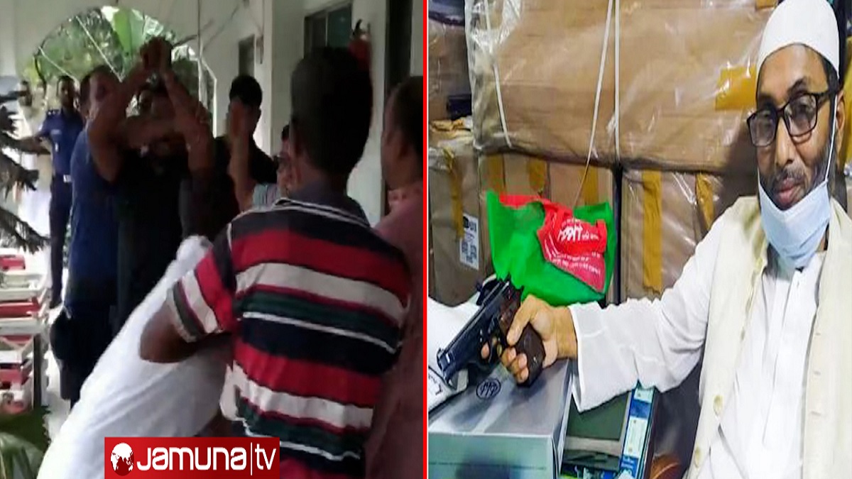 বগুড়ায় প্রকল্প নিয়ে বিরোধের জেরে চেয়ারম্যানের দিকে এমপির পিস্তল তাক