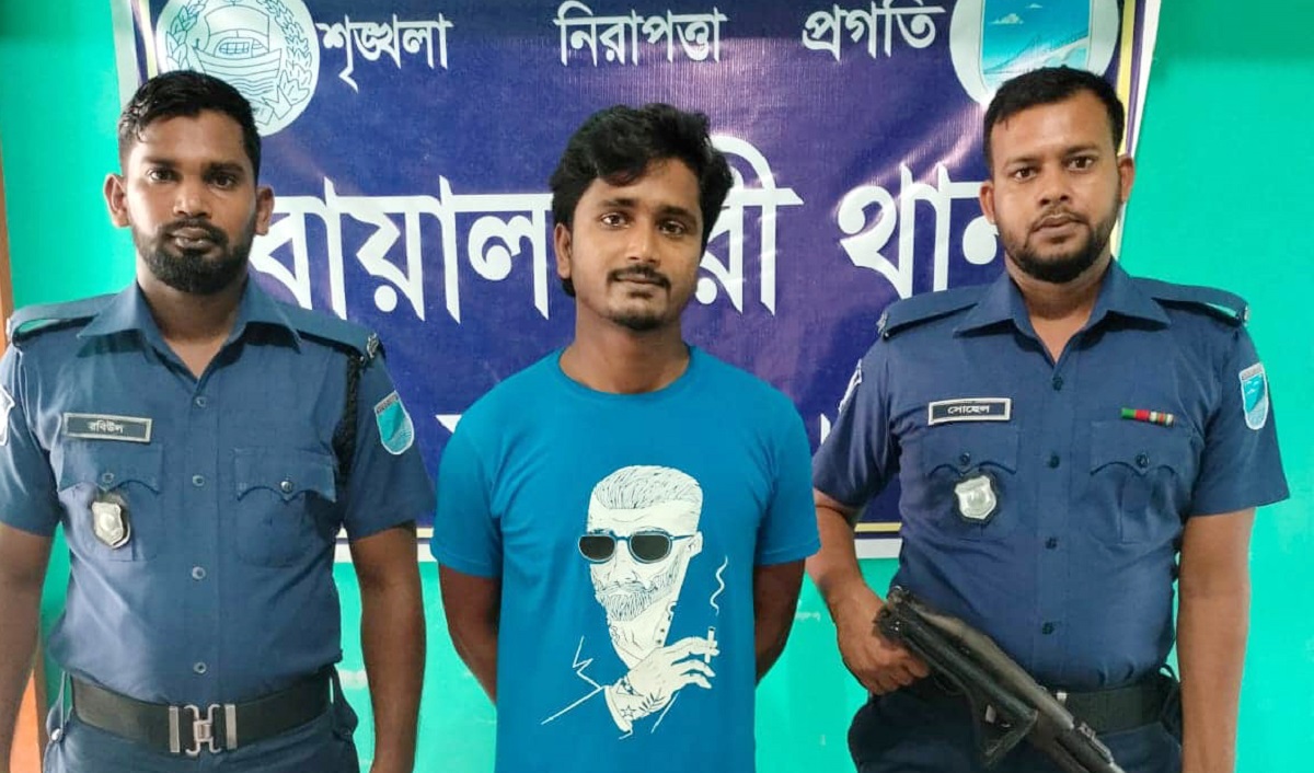 বোয়ালমারীর মাদক কারবারি ডন শাহিন ইয়াবাসহ গ্রেফতার