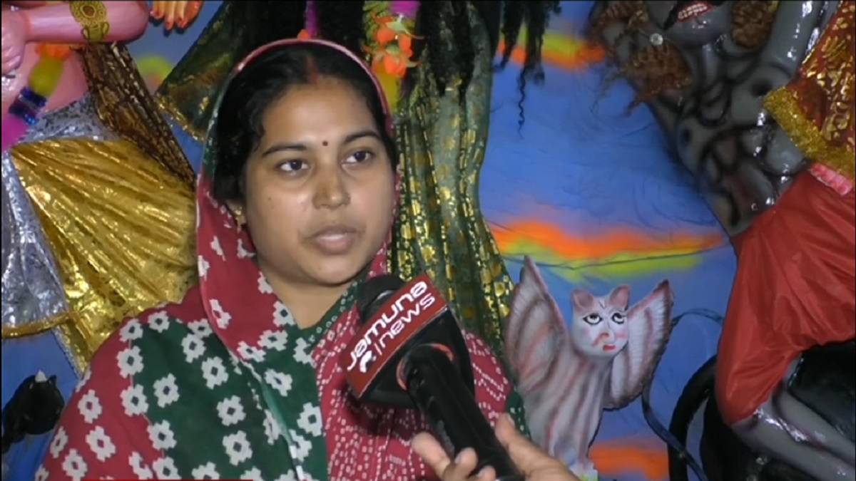 চুয়াডাঙ্গায় যে মণ্ডপে প্রতিমা তৈরি থেকে বিসর্জন সব হয় নারীদের নেতৃত্বেই