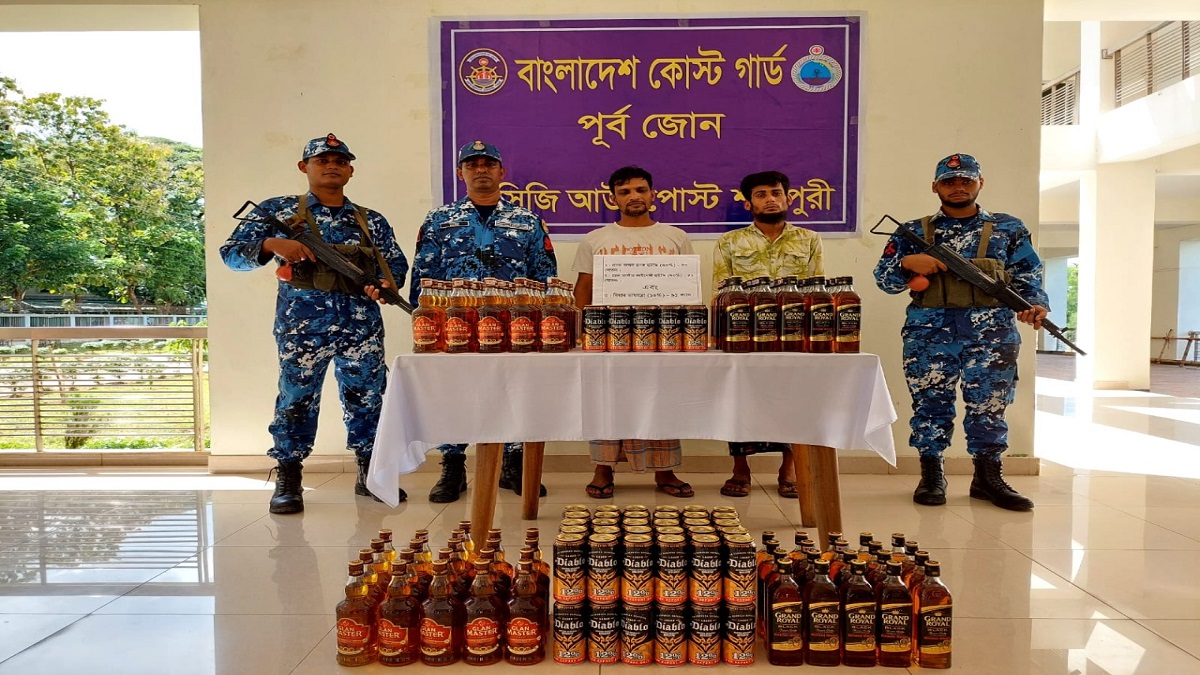 কক্সবাজারে বিদেশি হুইস্কি-বিয়ারসহ আটক ২